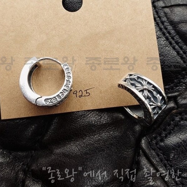 Chrome Hearts 크롬하츠 크로스 V밴드 귀걸이