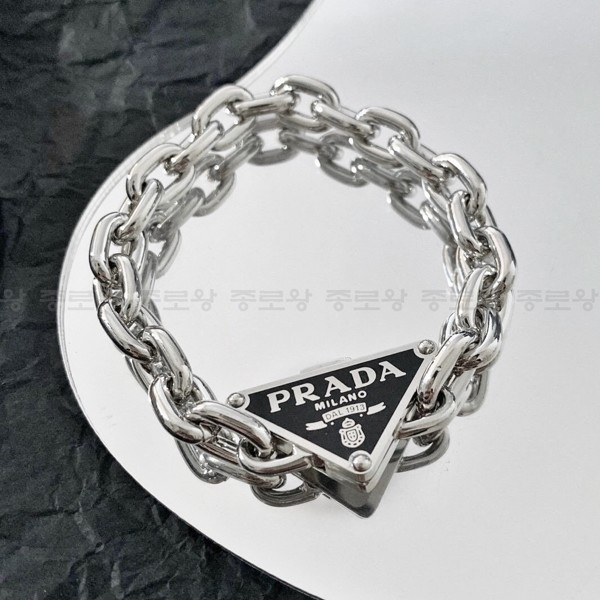 PRADA 프라다 삼각 로고 팔찌